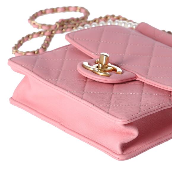 CHANEL Chic Pearls Flap Crossbody Pink Lambskin Quilted - Picture 5 of 8